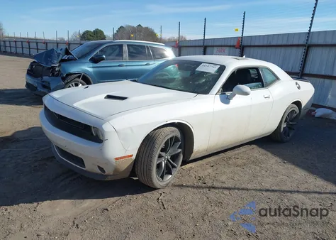 2018 Dodge Challenger Sxt Plus z USA, uszkodzony, nr VIN 2C3CDZAGXJH333048